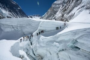 Do lixo às mortes: a crise que forçou o Nepal a criar regras duras para salvar o Everest | National Geographic